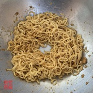Auntie Emilys Kitchen-Instant Noodle Breakfast Pizza-Step2