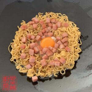Auntie Emilys Kitchen-Instant Noodle Breakfast Pizza-Step3