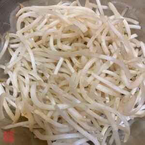 Auntie Emilys Kitchen-Singapore Fried Rice Vermicell-Step1