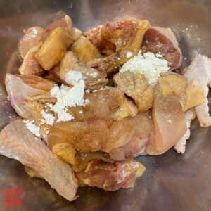 Auntie Emilys Kitchen-Garlic Chili Sizzling Chicken Pot-Step1