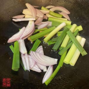 Auntie Emilys Kitchen-Garlic Chili Sizzling Chicken Pot-Step12