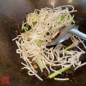 Auntie Emilys Kitchen-Pork Chow Mein-Step20