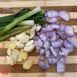 Auntie Emilys Kitchen-Chicken with Ginger Scallion Oil-Step4