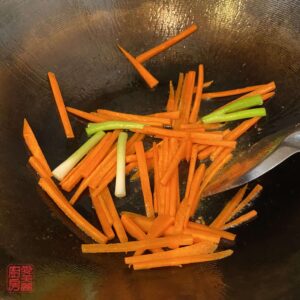 Auntie Emilys Kitchen-Shanghai Fried Thick Noodles-Step7