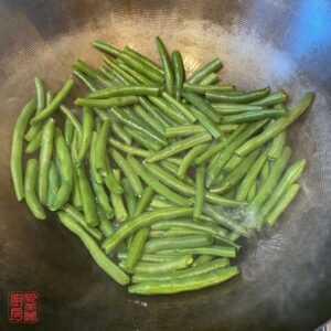 Auntie Emilys Kitchen-Dry-Fried Green Beans-Step4