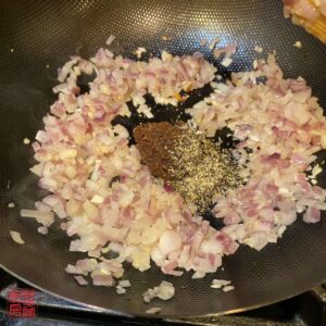 Auntie Emilys Kitchen-Hong Kong Black Pepper Sauce-Step4