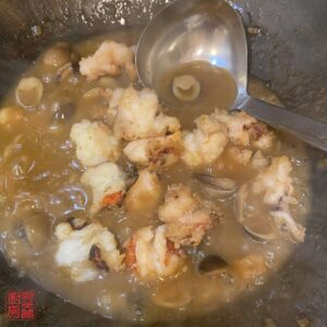 Auntie Emilys Kitchen-Lobster Yee Mein-Step24