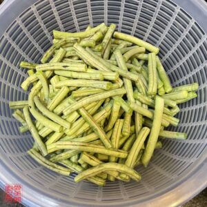 Auntie Emilys Kitchen-Chinese Long Beans with Shrimp Paste-Step1
