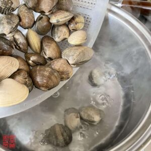 Auntie Emilys Kitchen-Clams with Black Bean Sauce-Step5