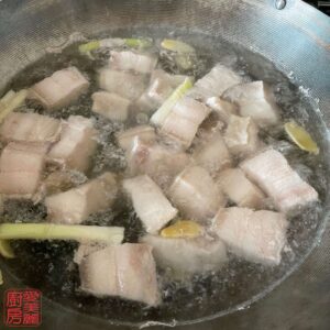 Auntie Emilys Kitchen-Braised Pork Belly-Step 3